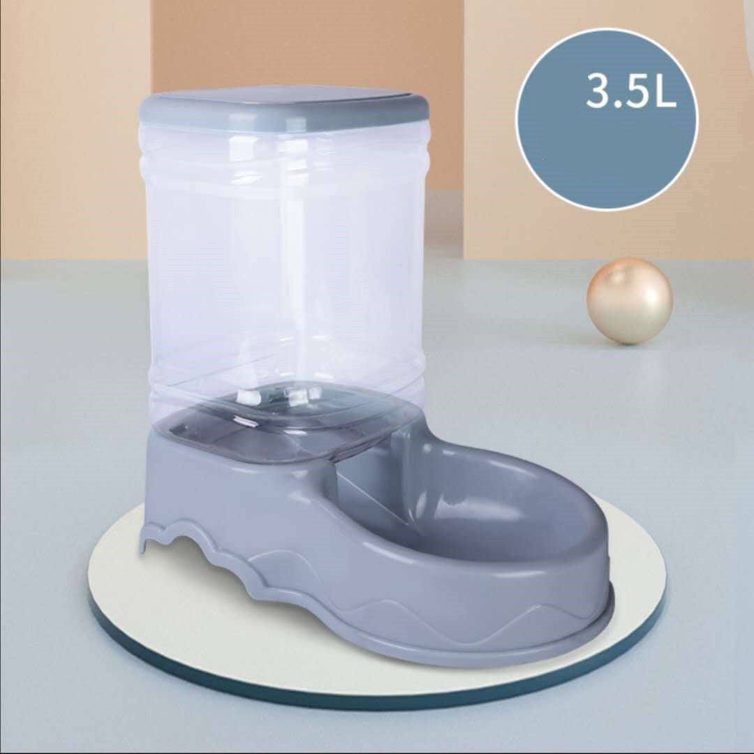 automatic pet water dispenser product display